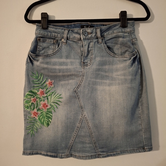 Earl Jeans Light Blue Denim Distressed Mini Skirt - Picture 1 of 8